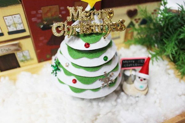 D&#249;ng vải dạ tạo c&#226;y th&#244;ng Noel cực xinh xắn m&#224; đơn giản