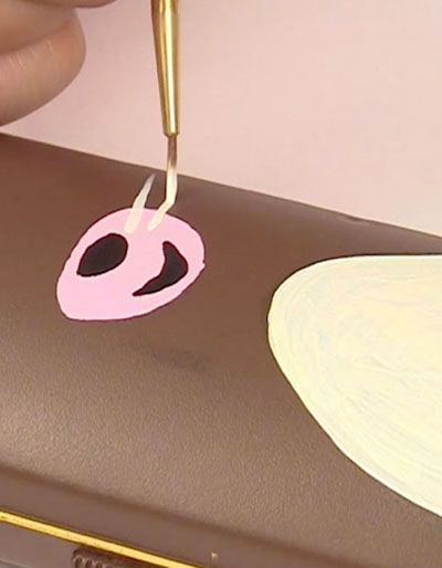 Học ngay c&#225;ch l&#224;m v&#237; cầm tay handmade từ hộp k&#237;nh tiện lợi