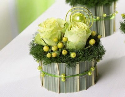 Hướng dẫn c&#225;ch cắm b&#236;nh hoa tươi tắn đ&#243;n ch&#224;o năm mới