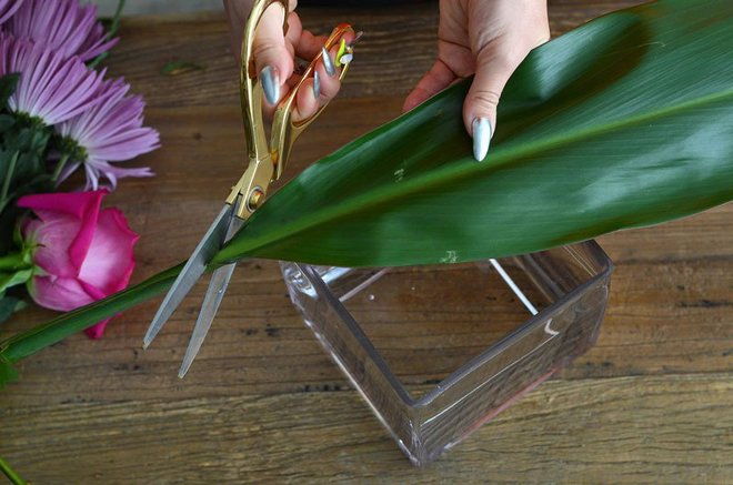Hướng dẫn cắm hoa để b&#224;n đơn giản b&#224;y ph&#242;ng tiếp kh&#225;ch