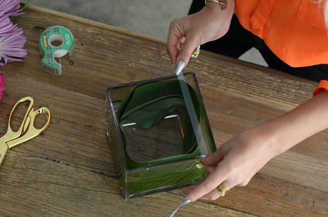 Hướng dẫn cắm hoa để b&#224;n đơn giản b&#224;y ph&#242;ng tiếp kh&#225;ch