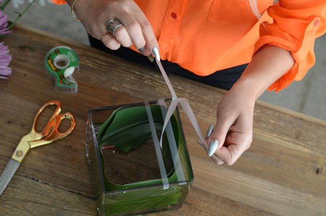 Hướng dẫn cắm hoa để b&#224;n đơn giản b&#224;y ph&#242;ng tiếp kh&#225;ch