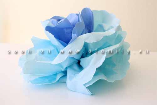 Hướng dẫn l&#224;m hoa treo tường rực rỡ l&#224;m từ giấy ăn