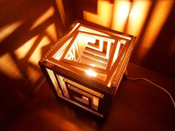 Kh&#233;o tay l&#224;m đ&#232;n ngủ h&#236;nh hộp từ b&#236;a c&#225;t- t&#244;ng rất nghệ thuật