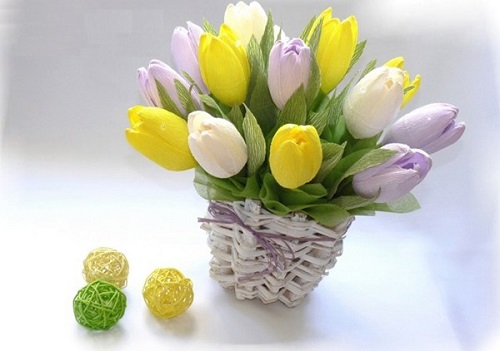 Học c&#225;ch l&#224;m hoa tulip bằng giấy nh&#250;n ngậm kẹo tặng bạn
