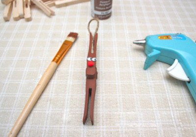 L&#224;m ch&#250; tuần lộc ngộ nghĩnh từ kẹp gỗ trang tr&#237; Noel