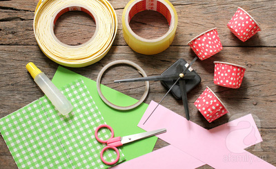 L&#224;m đồng hồ handmade quả d&#226;u t&#226;y tr&#244;ng thật &#39;ngon mắt&#39;