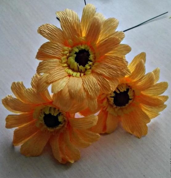 L&#224;m hoa hướng dương bằng giấy nh&#250;n khoe sắc v&#224;ng