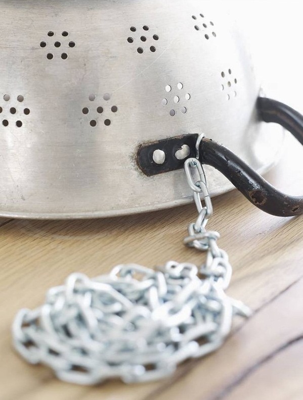 T&#225;i chế rổ cũ th&#224;nh chậu hoa handmade cực độc