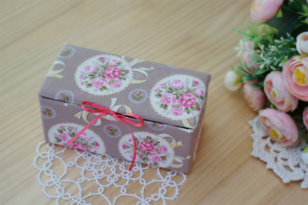 T&#225;i chế vỏ hộp sữa l&#224;m hộp qu&#224; si&#234;u đẹp &#39;con th&#237;ch m&#234;&#39;