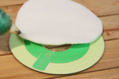 Tận dụng đĩa CD cũ l&#224;m hộp đựng giấy xinh xắn