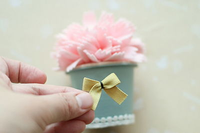 Tự l&#224;m chậu hoa xinh y&#234;u trang tr&#237; ph&#242;ng dịp năm mới
