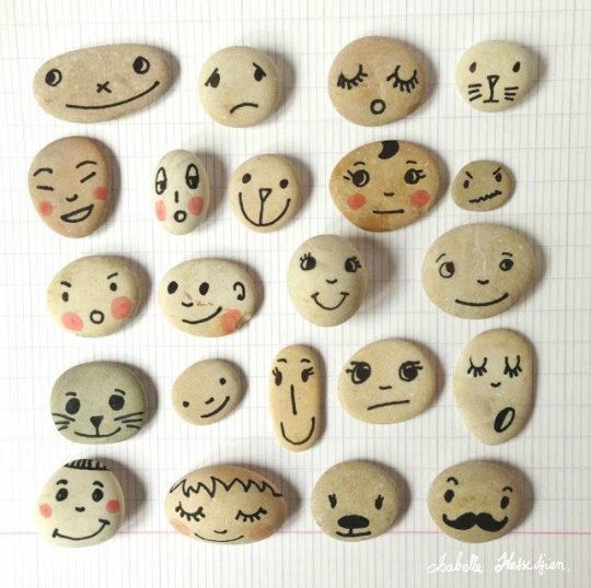 Tự l&#224;m đồ chơi cho b&#233; từ đ&#225; cuội cực y&#234;u