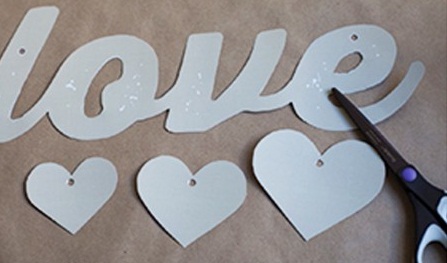Tự tay tạo banner chữ love lấp l&#225;nh để trang tr&#237; nh&#224;