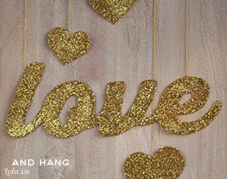 Tự tay tạo banner chữ love lấp l&#225;nh để trang tr&#237; nh&#224;