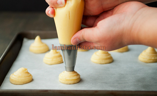 Cách làm Gougères phô mai siêu dễ