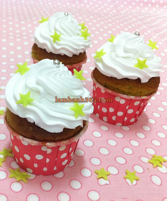 Cách làm cupcake lá dứa ngon mê ly