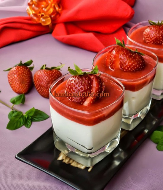 Cách làm Mousse sô cô la dâu tây đón hạ về