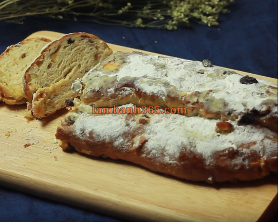 Hướng dẫn cách làm bánh mì Stollen – Bánh mì Noel kiểu Đức