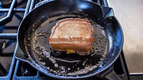 Cách làm bánh phô mai sandwich cổ điển chỉ 3 thành phần