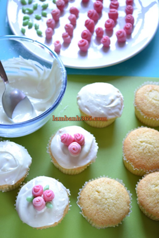 Cách làm cupcake hoa hồng nồng nàn quyến rũ