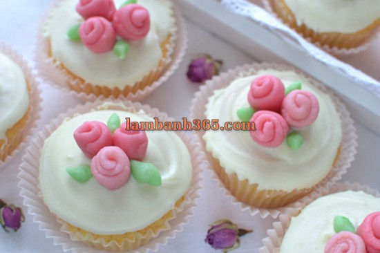 Cách làm cupcake hoa hồng nồng nàn quyến rũ