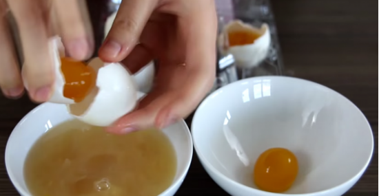 Cách làm bánh bông lan trứng muối chà bông