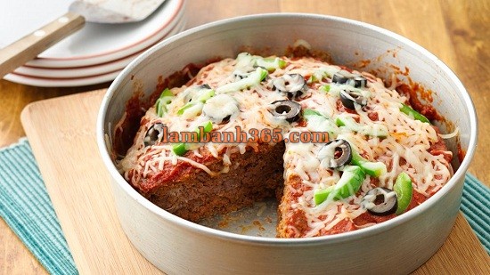 Cách làm Pizza thịt bằm trộn Cheddar cuốn hút