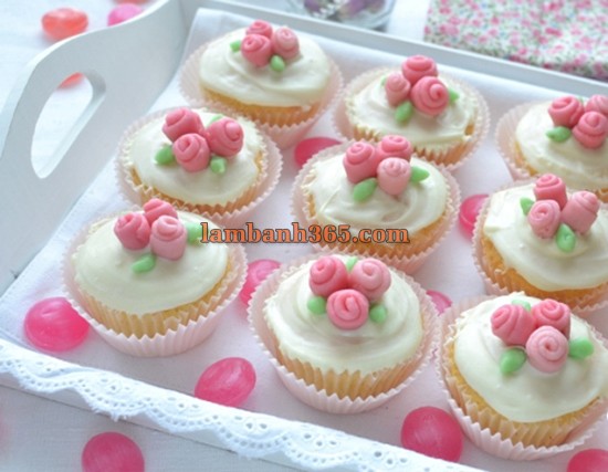 Cách làm cupcake hoa hồng nồng nàn quyến rũ