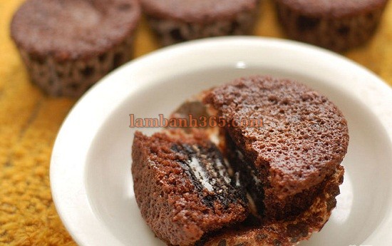 Cách làm bánh cupcake brownie bơ đậu phộng Oreo