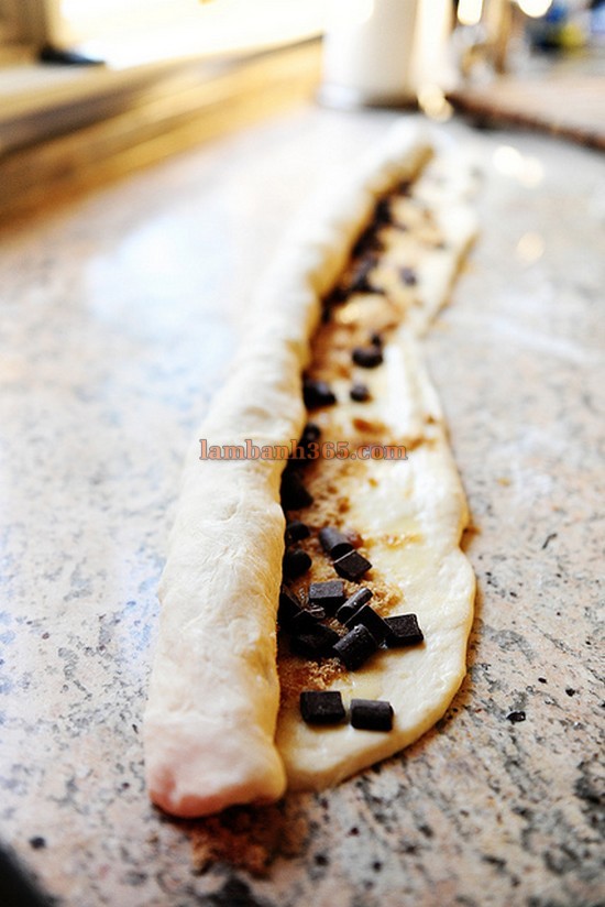 Bánh cuộn chocolate chip ngọt ngào