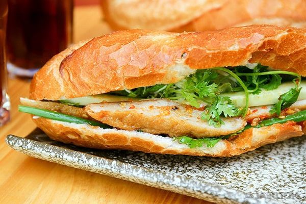 bánh mì chả cá nóng siêu ngon