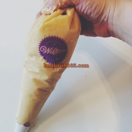 Bánh su kem nhân chocolate ngon khó cưỡng