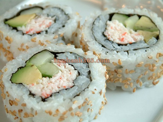 Biến tấu với sushi California