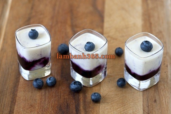 Cách làm Panna Cotta mứt việt quất ngon tuyệt