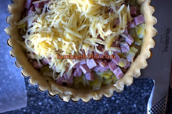 Cách làm bánh Quiche Lorraine tỏi tây mặn mà