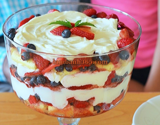 Cách làm Trifle quả mọng tinh tế