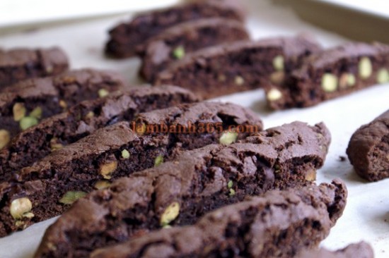 Cách làm bánh biscotti chocolate hạt dẻ cười ngon tuyệt cú mèo