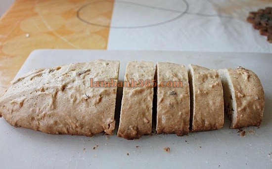 Cách làm bánh biscotti hạnh nhân giòn tan