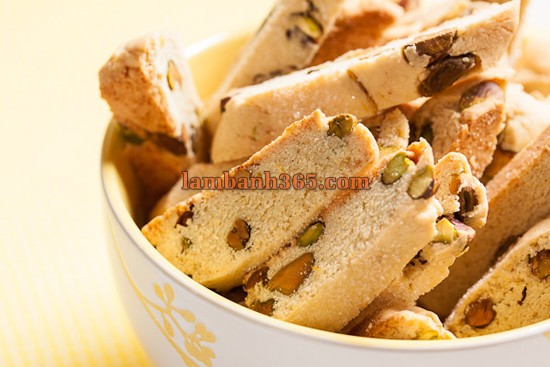 Cách làm bánh biscotti hạt hồ trăn hương vị chanh lạ miệng !