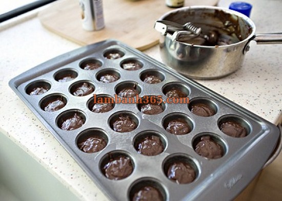 Cách làm bánh Brownie mini phủ chocolate trắng cực đáng yêu