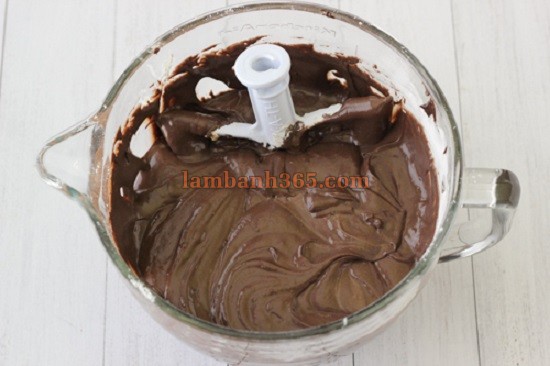 Cách làm Bánh bundt chocolate kem chua ngon ngất ngây