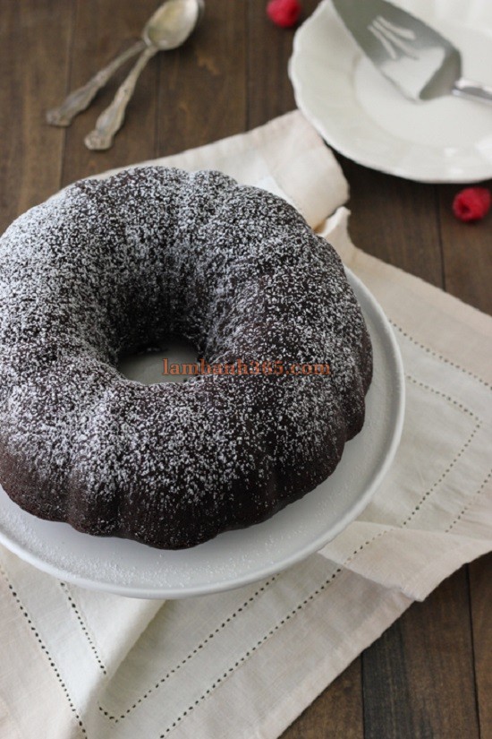 Cách làm Bánh bundt chocolate kem chua ngon ngất ngây