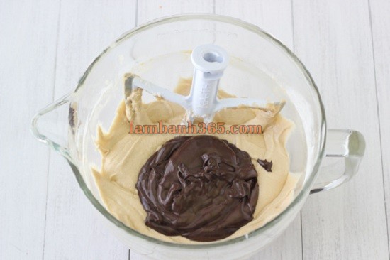 Cách làm Bánh bundt chocolate kem chua ngon ngất ngây