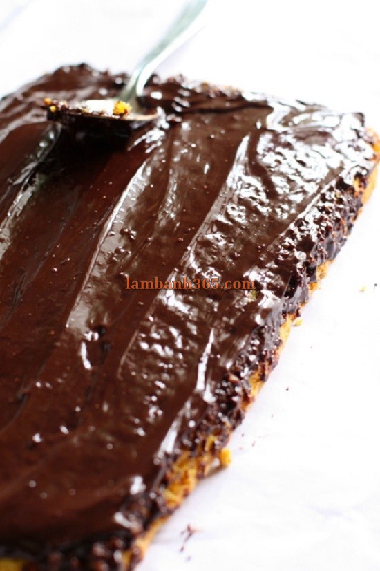 Cách làm bánh cà rốt chocolate bổ dưỡng cho bé yêu