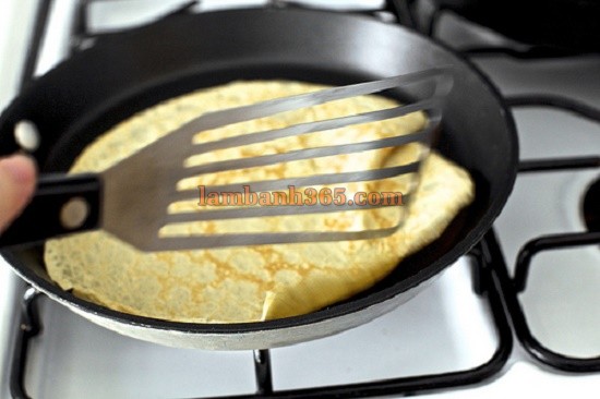 Cách làm bánh crepe chuối socola siêu đơn giản