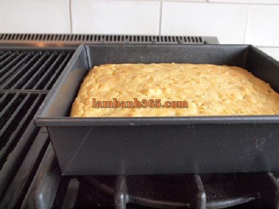 Cách làm bánh Cornbread xạ hương phô mai mặn đậm đà