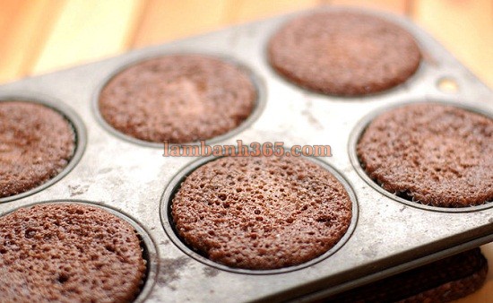 Cách làm bánh cupcake brownie bơ đậu phộng Oreo