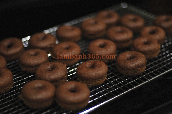 Cách làm bánh donut chocolate ngon tuyệt