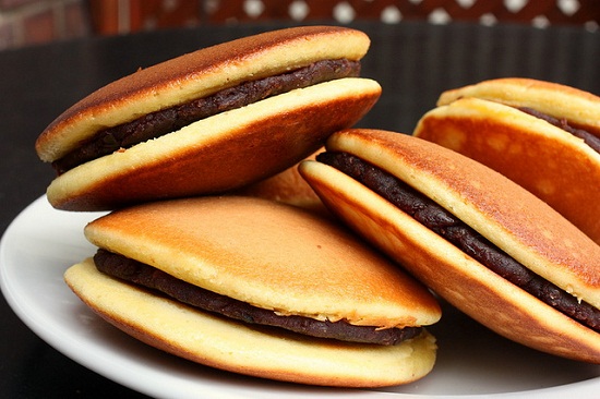 Cách làm bánh Dorayaki – món bánh Doremon yêu thích